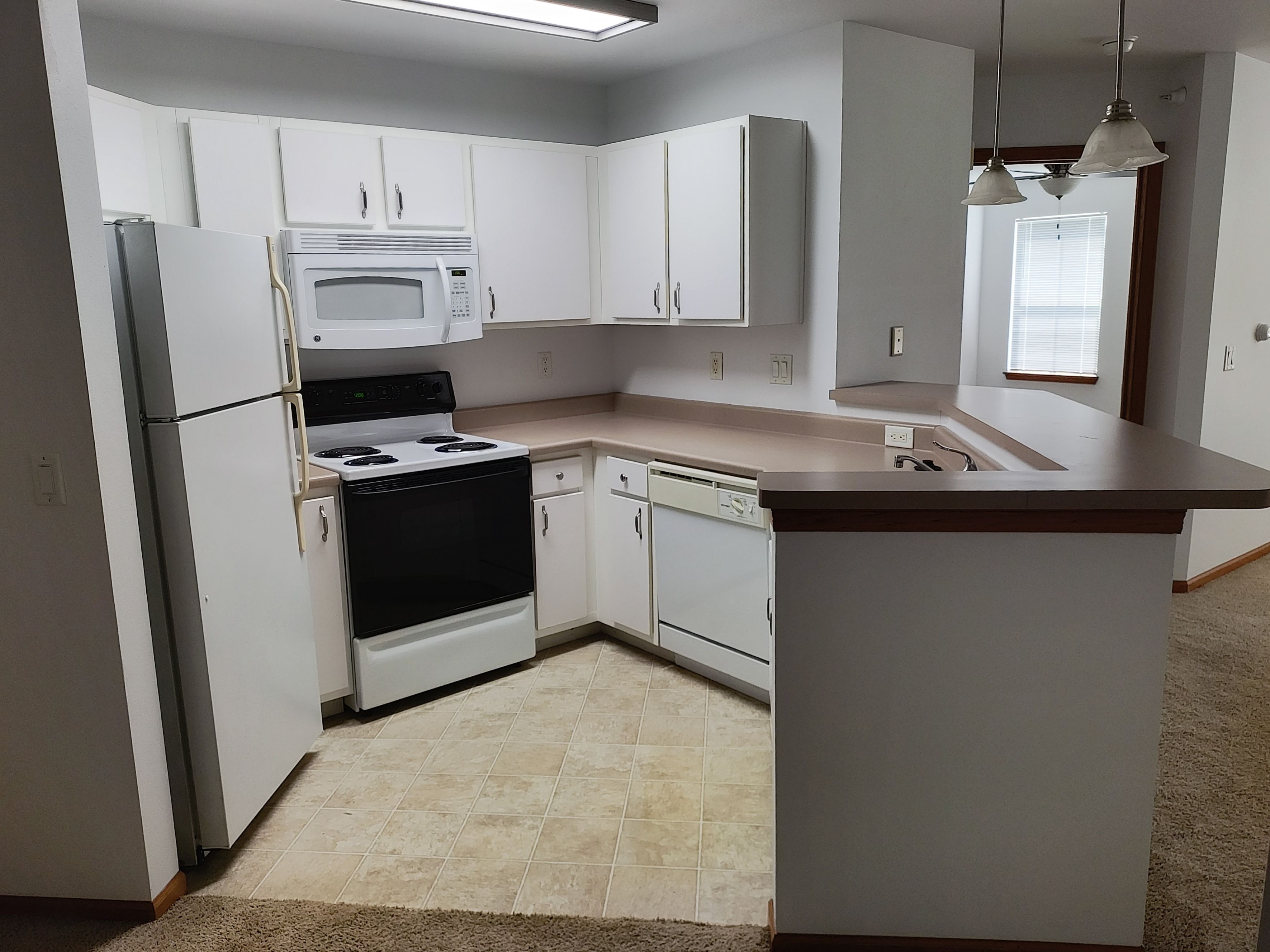 https://4lakesproperties.com/sites/4lakesproperties.com/assets/images/Deforest_Town_Square_2_bedroom/1000000762.jpg