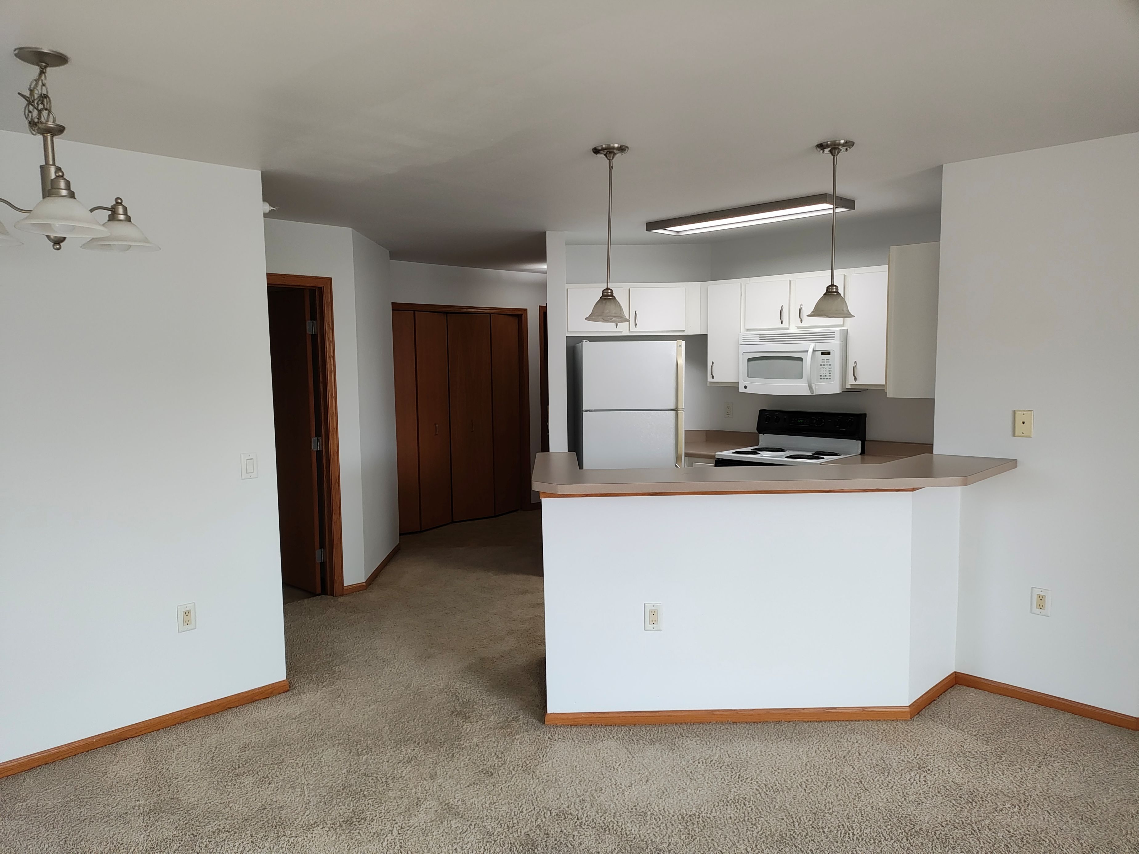 https://4lakesproperties.com/sites/4lakesproperties.com/assets/images/Deforest_Town_Square_2_bedroom/1000000763.jpg